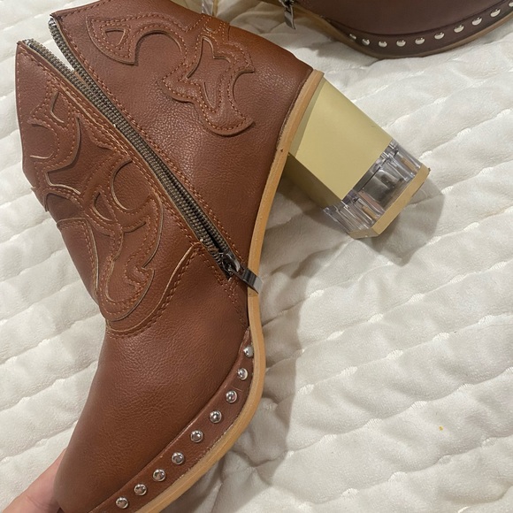 Tooled Cowboy Heels - Picture 2 of 2